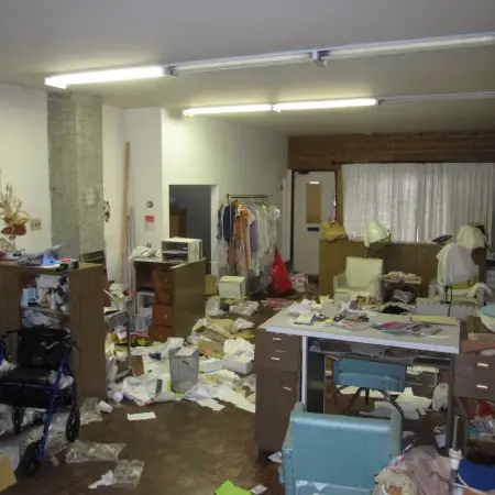 Logement insalubre avant prise en charge par l'équipe Urgence Diogène